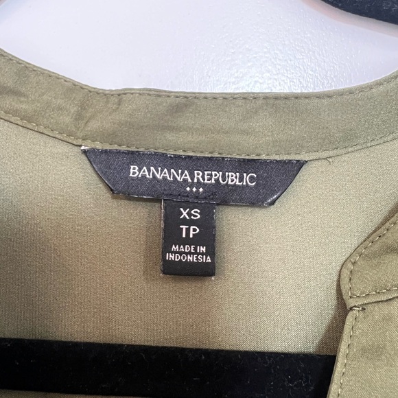 Banana Republic Flowy Top - Picture 3 of 4